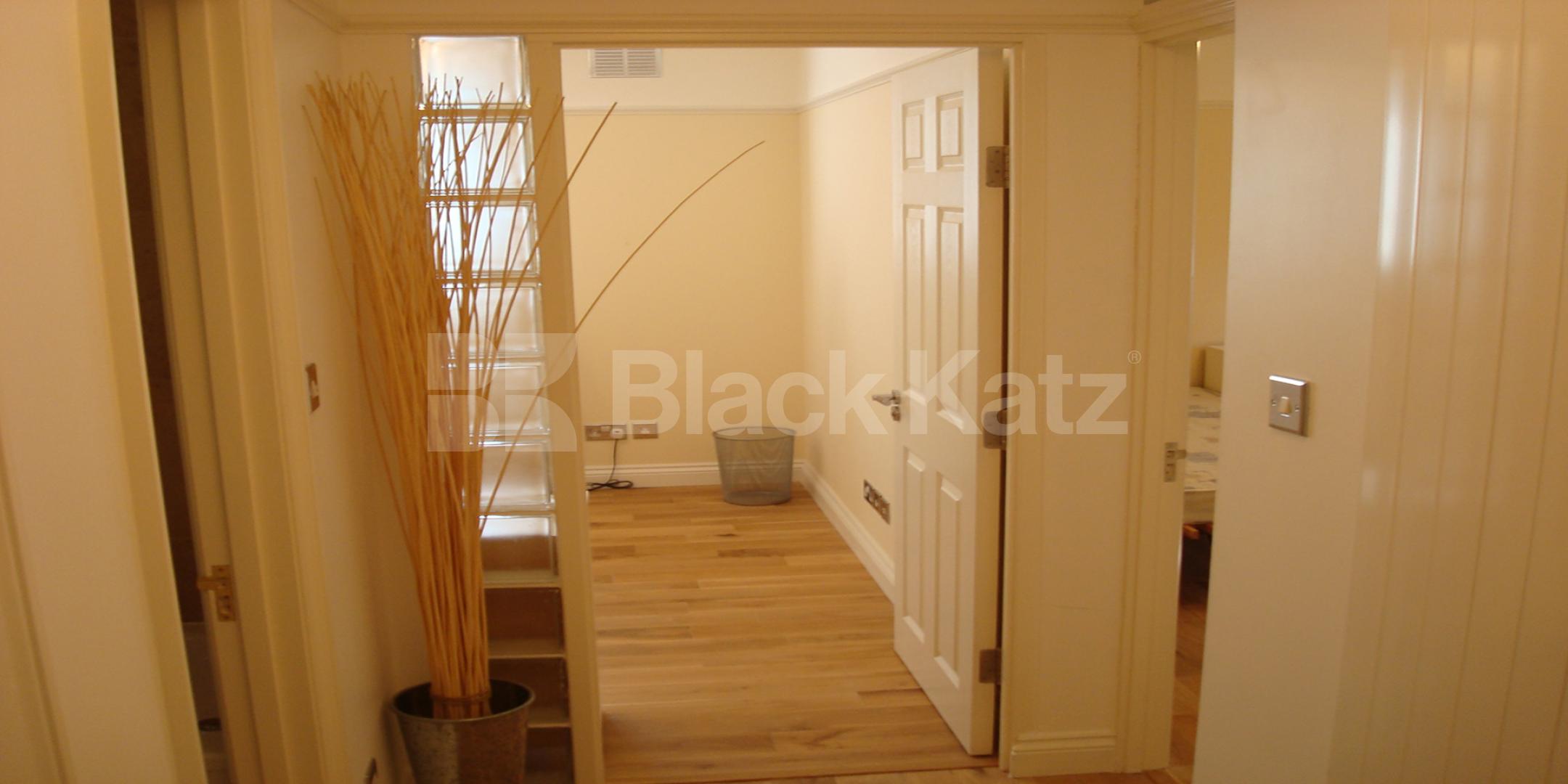 			GREAT FOR 3 SHARERS!, 2 Bedroom, 1 bath, 1 reception Flat			 Hall Place, LITTLE VENICE